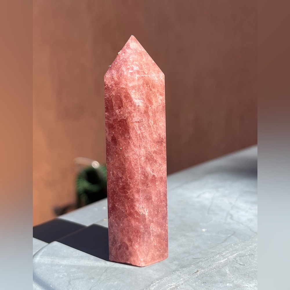 Strawberry 🍓 quartz crystal tower